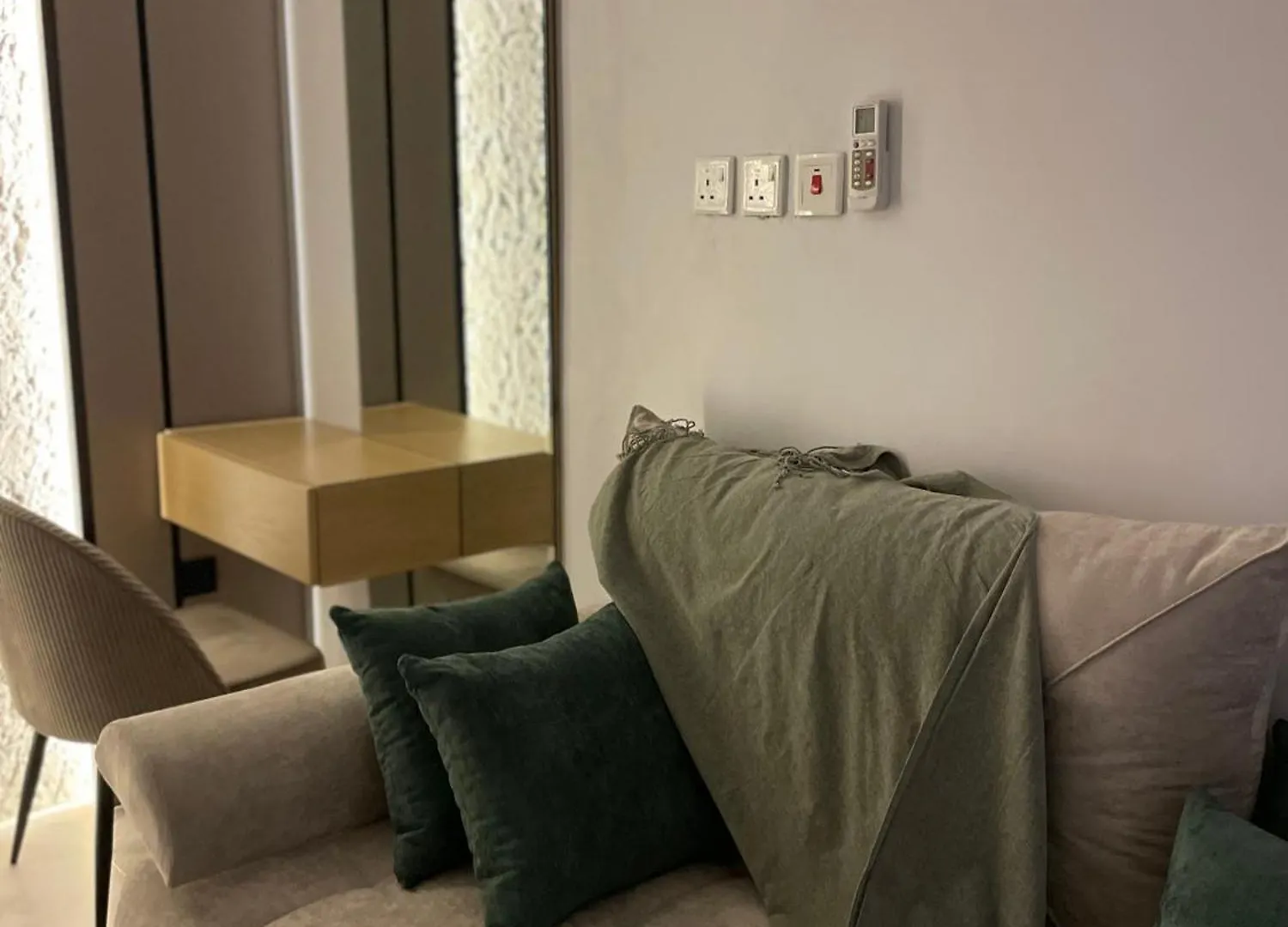 استديو هادئ مودرن Modern Studio بالملقا Riyadh